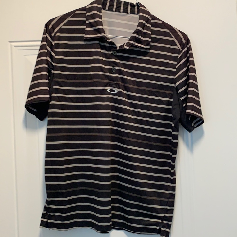 Men’s Oakley medium shirt